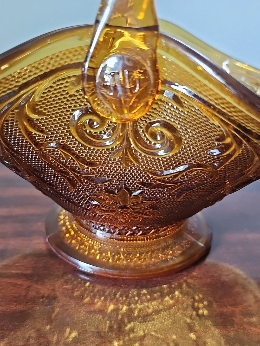Vintage Indiana Tiara Sandwich Amber Glass Basket with Handle - Picture 3 of 8
